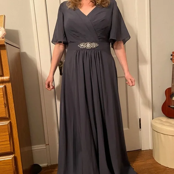Never worn elegant smoky grey (color: “stormy”) long gown from JJ House - Picture 4 of 9